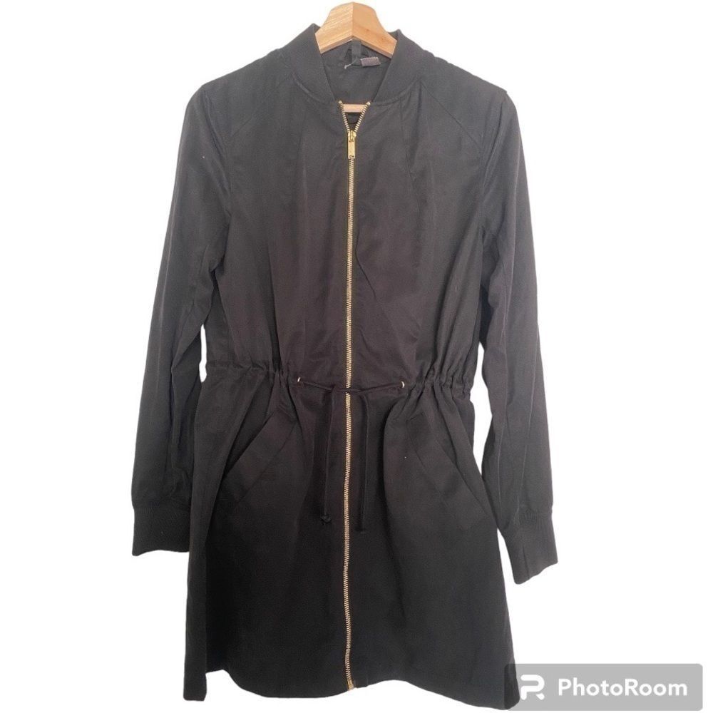 DIVIDED LONG BLACK LIGHTWEIGHT ZIP FRONT COAT SIZE 6